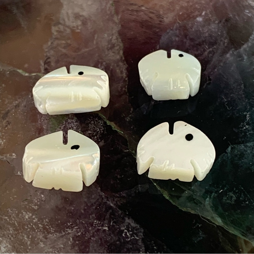 4 Hand Carved Mother of Pearl Fish Fetish Beads MOP Angelfish Vintage Lot 10mm - Picture 14 of 16